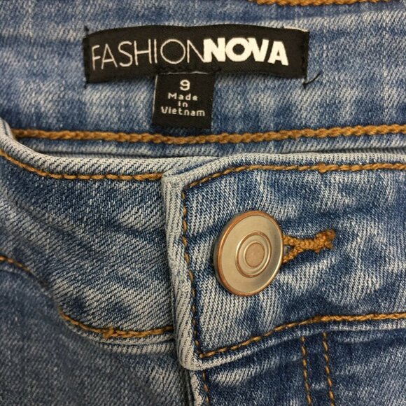 Fashion Nova Women's Jeans Flare Leg High Rise Light Wash Juniors 9 length 32" - Picture 6 of 8